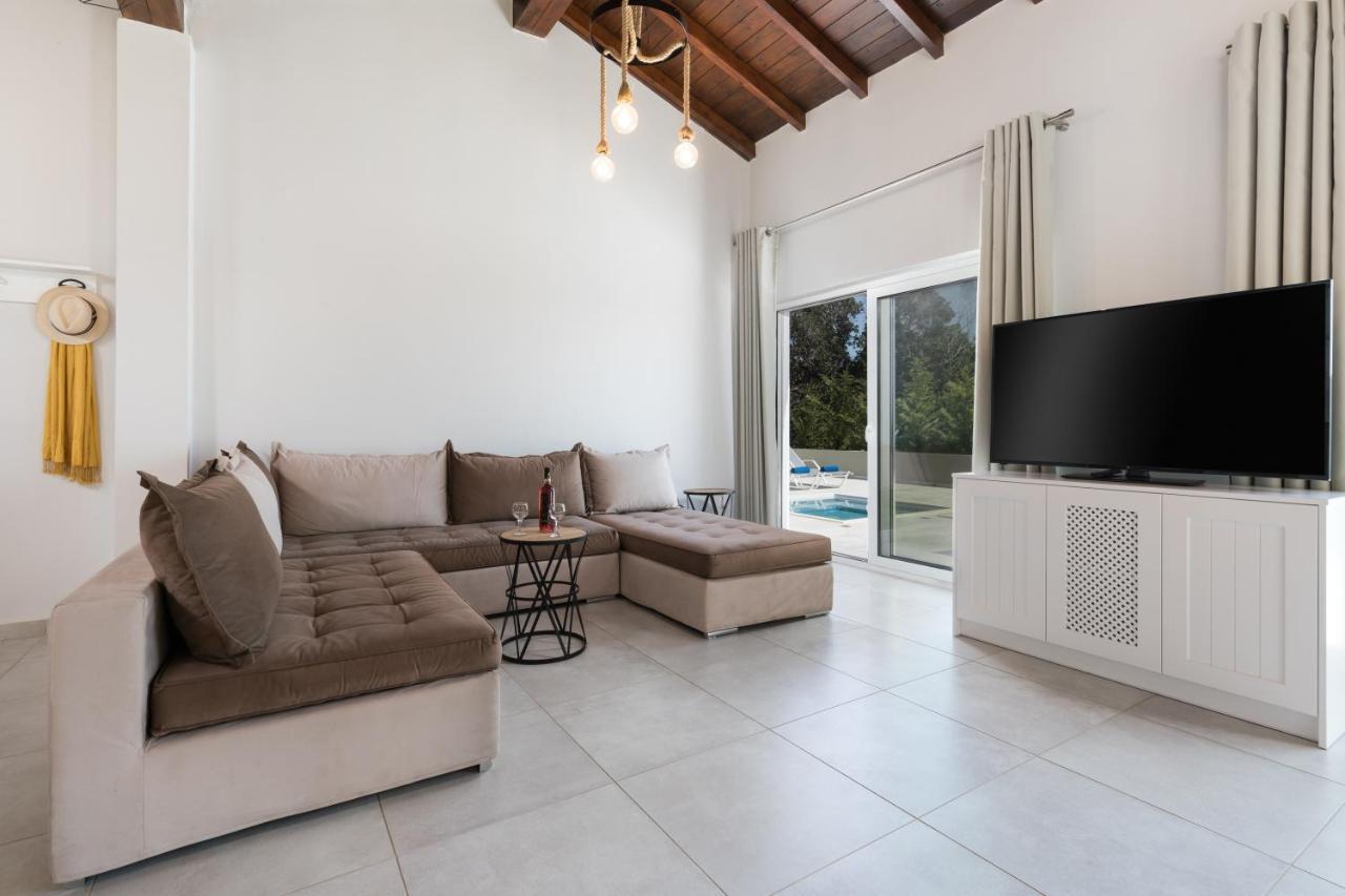 Alonaki Bay Villa