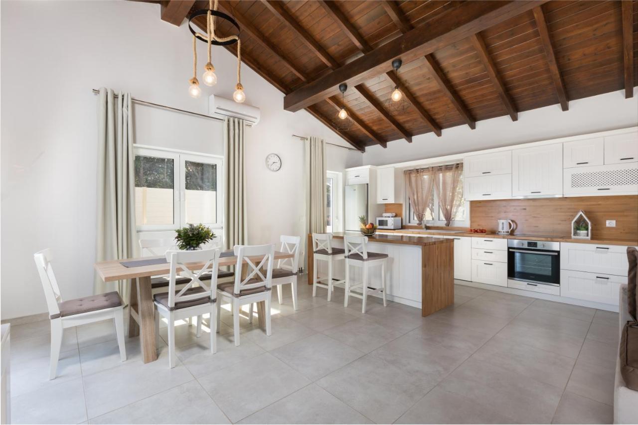 Alonaki Bay Villa *