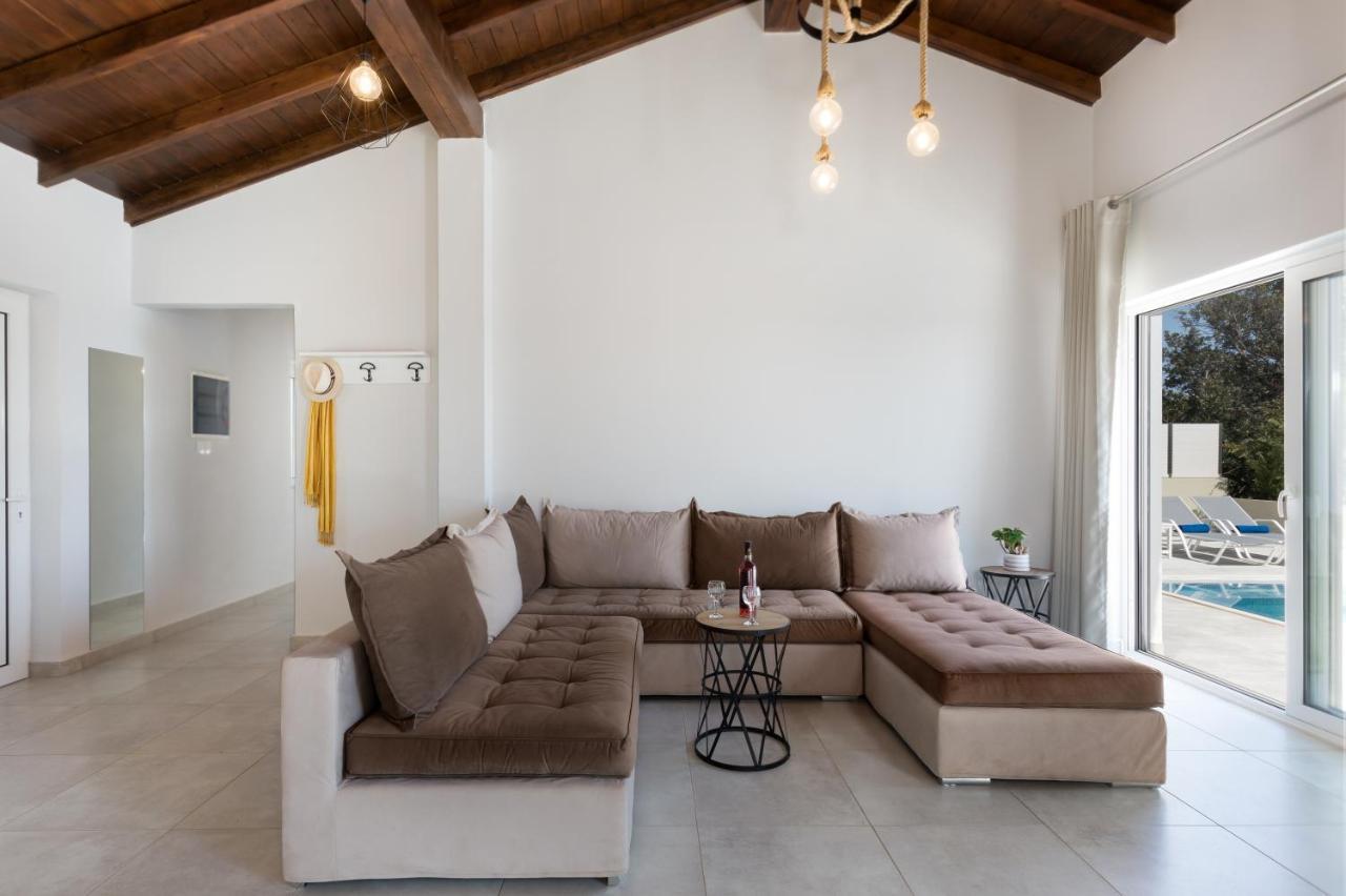 Villa Alonaki Bay