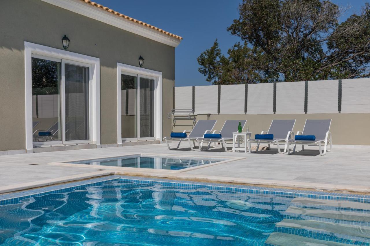 Alonaki Bay Villa *